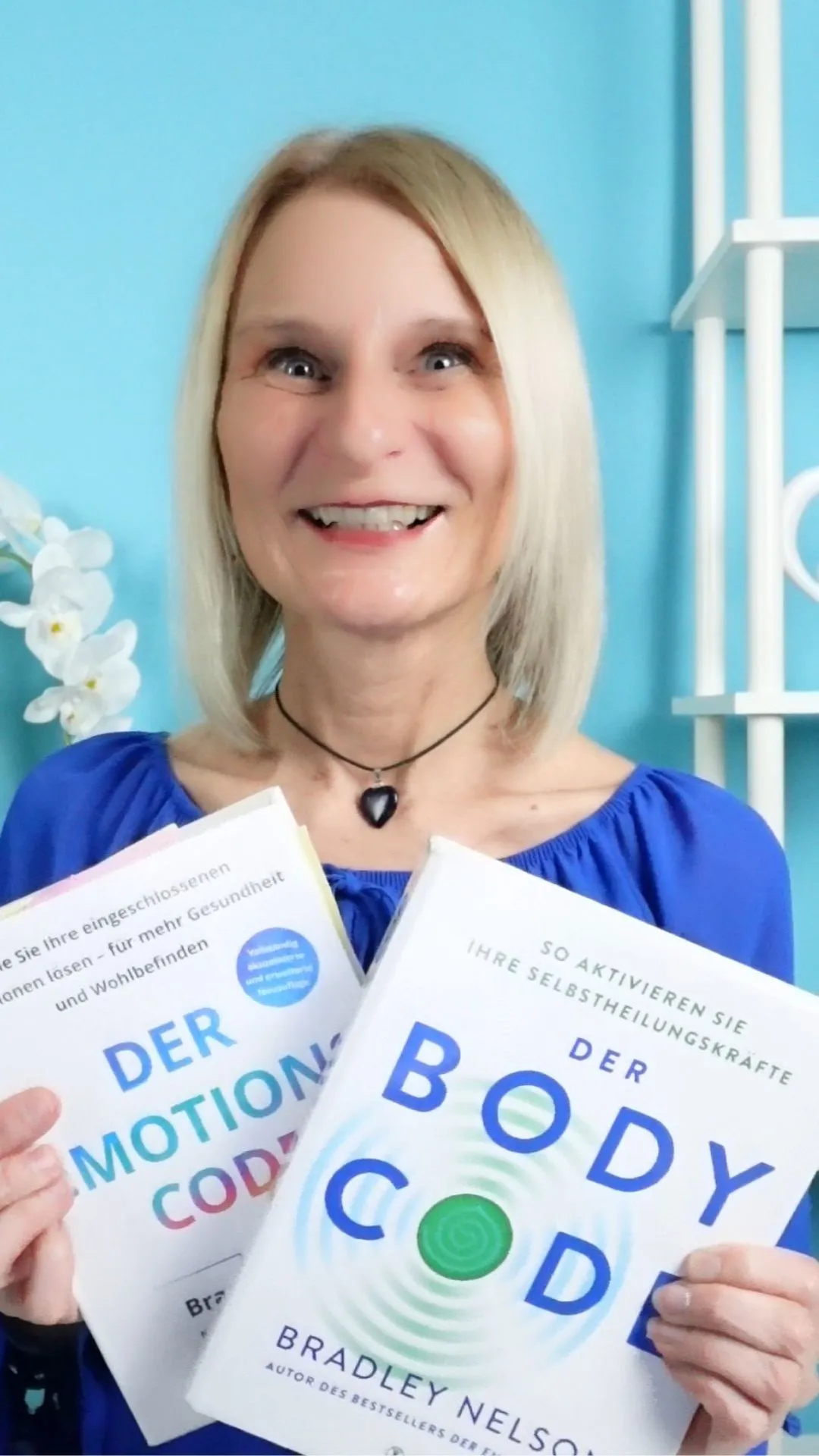 /src/images/ich mit buecher gross.jpg - Petra Keimel